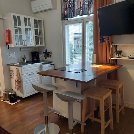 Remontoitu Asunto Vanhassa Talossa - Renovated Apartment At The Heart Of Turku Exterior foto
